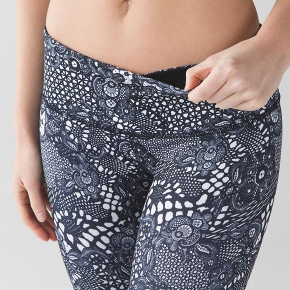 Lululemon Wunder Crop in Pretty Lace White Black - Picture 10 of 10